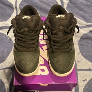 Nike sb dunk size 10 black gum
